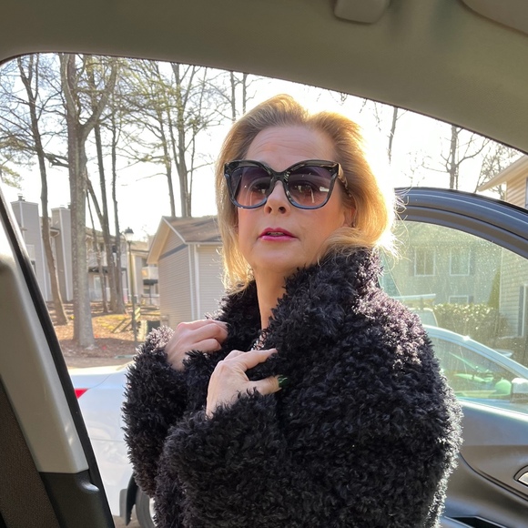 Meet your Posher, Gina - Picture 1 of 1